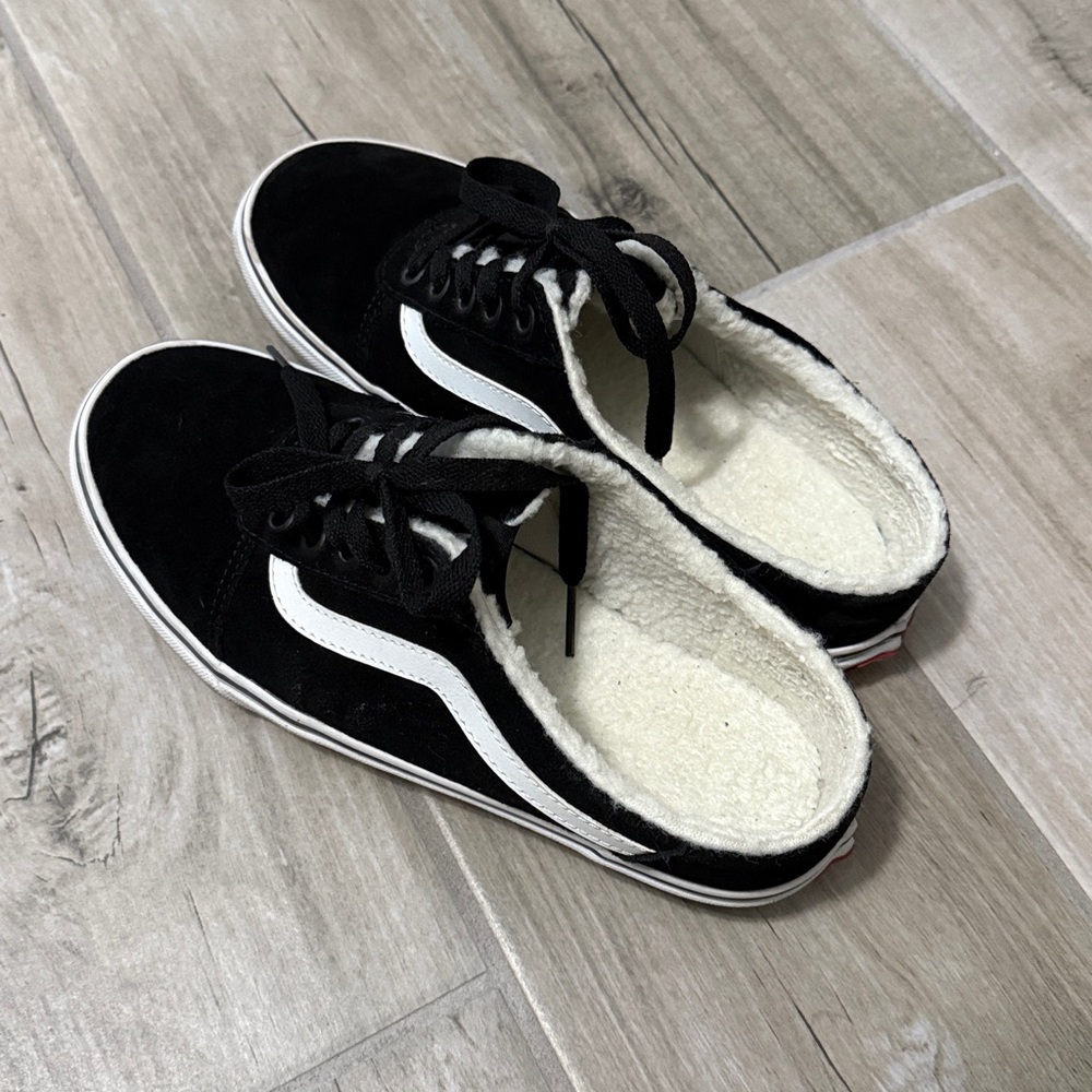 Vans Black and White Fleece-Lined Sneakers Size 8